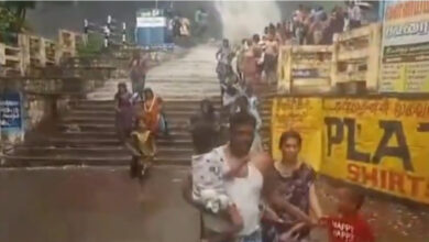 sudden flash flood in kutralam falls