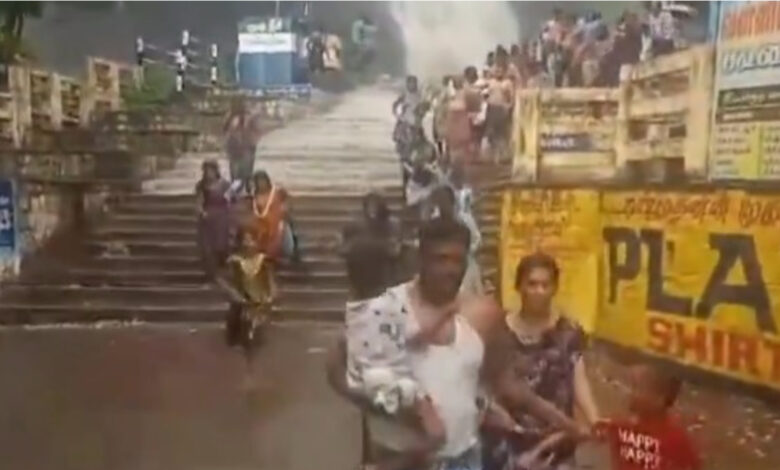 sudden flash flood in kutralam falls