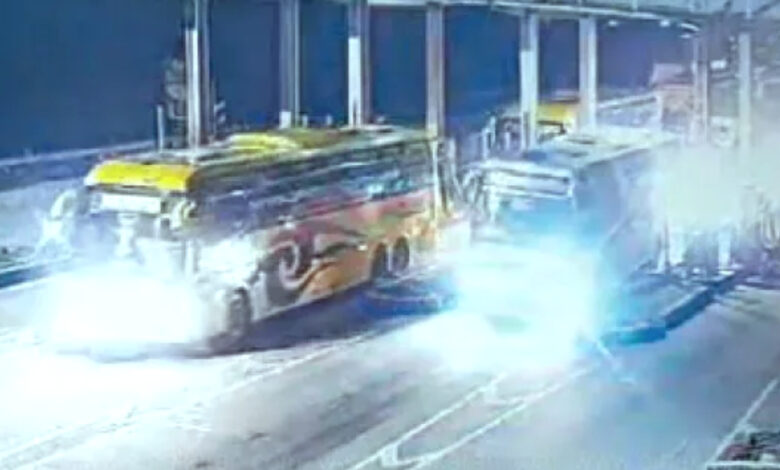 clash between 2 bus driver